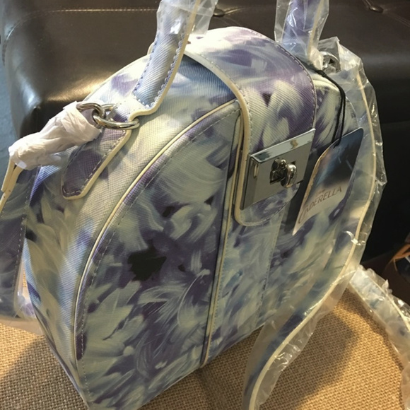 New Disney Cinderella Snob Essential Crossbody - Picture 4 of 8